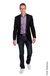 Kokoomuksen lehdistökuvassa ulkoministeri Alexander Stubbin Venäjästä puhuminen on onnistuttu vaimentamaan. 