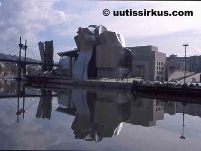 Bilbaon veturi tai ainakin taidemuseorakennus