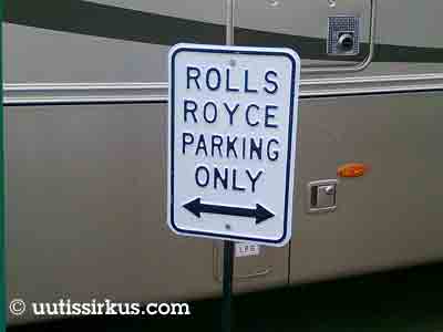 Rolls Royce -merkkisten autojen pysäköintialue