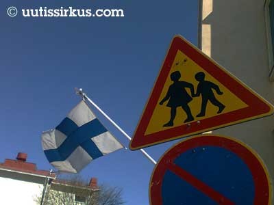 Suomalaishankkeessa kehitetty prototyyppi-isä voisi esimerkiksi saattaa ekaluokkalaisensa kouluun.