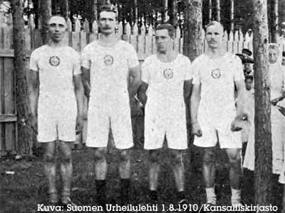 Porin Tarmon viestijoukkue A. Manninen, M. Vegelius, V. Koljonen ja O. Palin heinäkuussa 1910