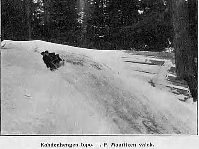 kahden hengen kelkka Papulanmäen mutkassa, kuva I.P.Mouritzen, v. 1914, Suomen matkailulehti 1.4.1914 / Kansalliskirjasto