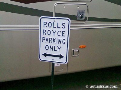Rolls Royce Parking only -pysäköintikyltti