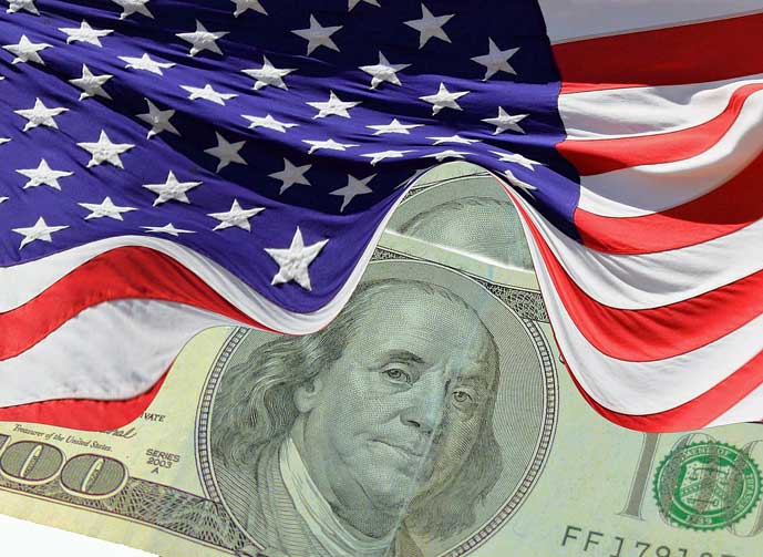 USA:n lippu, jonka liepeen alta näkyy sadan dollarin seteli