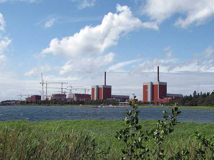Olkiluodon ydinvoimalan ykkös- ja kakkosreaktorit sekä rakenteilla oleva kolmosreaktori