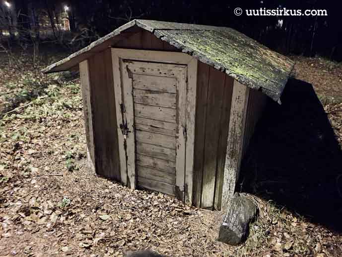 maakellari katuvalojen valaisemana